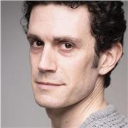 Attore professionista, lezioni di recitazione teatrale e cinematografica, lettura, dizione e preparazione ai provini